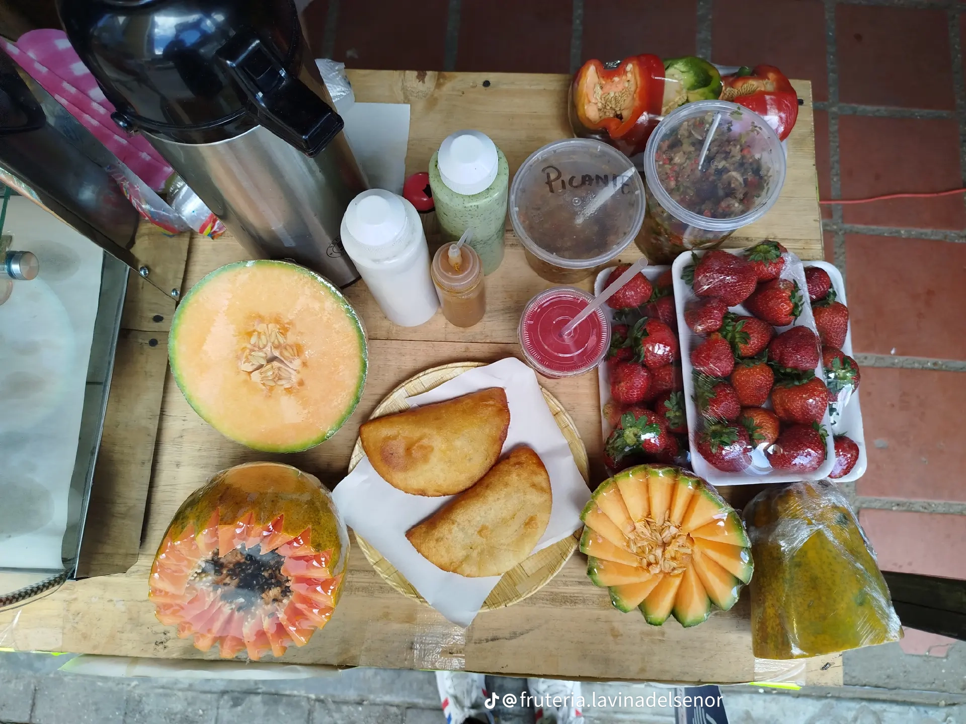 EMPANADAS DE MECHADAS , ATUN , CAZON ,POLLO
